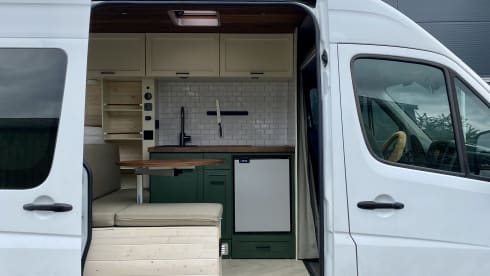 2p off-grid comfortabele campervan automaat 