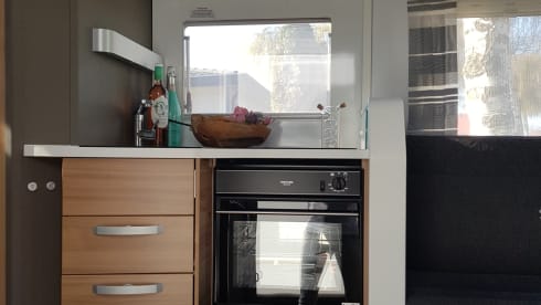 Adriaantje – LUXURY RV with QUEENSBED 4 pers