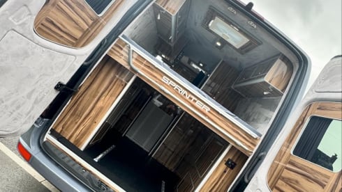 Explorer  – Mercedes Benz Luxury LWB Campervan