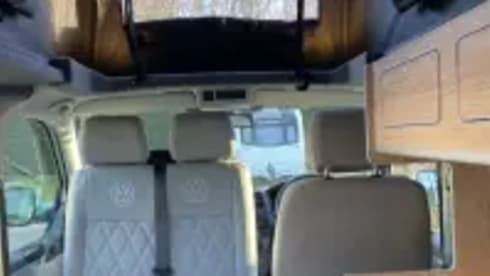 Daisy Dub – Stunning T5 Campervan conversion- Daisy 