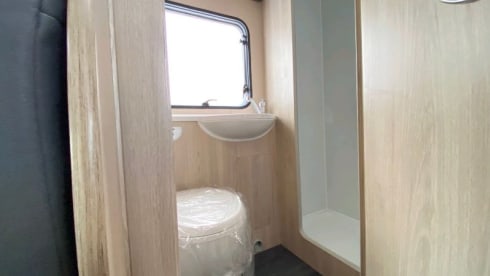 C72 – 2024 Auto-Trail C72 six berth + six seatbelts on car license 