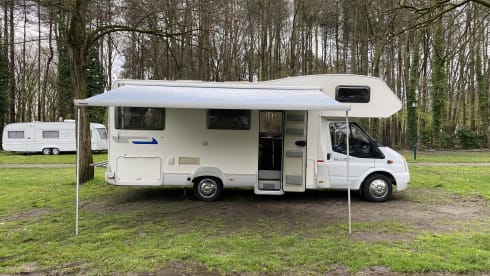 Elliot – Spacious 5-person Ford Trigano Elliot