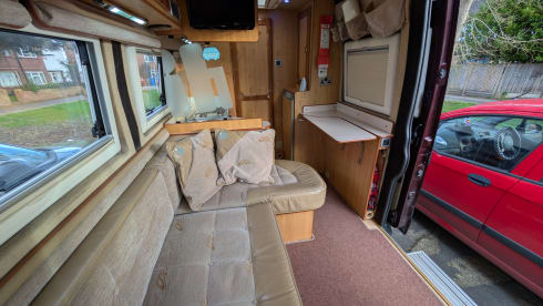 The master – 2 berth IH Oregon Renault master