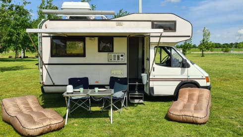 4 person 2.5l Ford transit alcove camper, completely renovated!