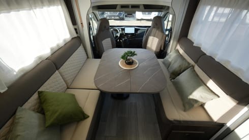 The Floof – 4p Benimar semi-integrated uit 2024