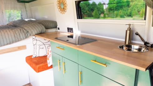 Atmospheric off-grid 2p camper bus *new*