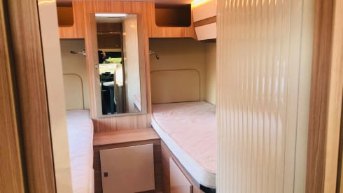 LUXURY AHORN CANADA, length beds and pull-down bed, ideal for families and seniors