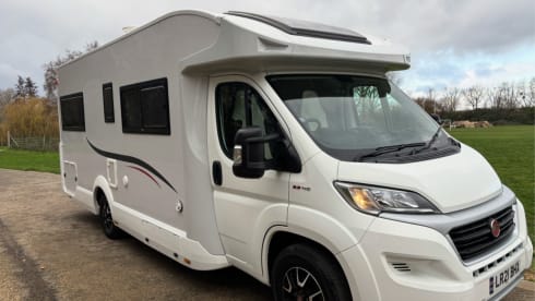 Rollerteam 747 de 2021. Camping-car de luxe six places