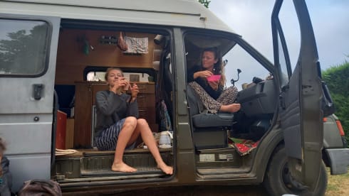 Groenling – Ford Transit - camper in army vehicle
