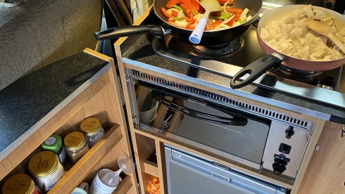 Vino – 4 berth Volkswagen T5 Hillside Camper conversion 2015