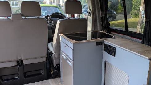 Volkswagen Campervan mit 4 Schlafplätzen, Baujahr 2008
