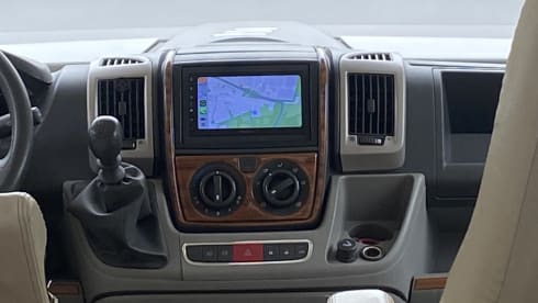 Luxury Hymer integral 4 pers. camper