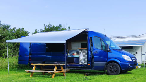 Super Grover  – Cool bus camper with unique interior