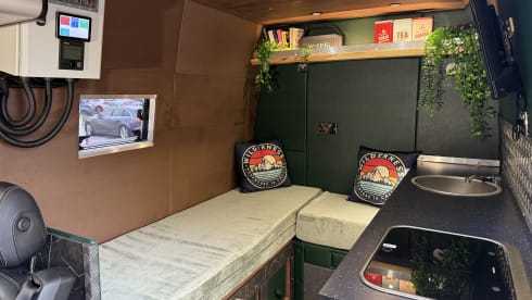 Avandra  – Avandra – All-Season Adventure Campervan 🚐✨
