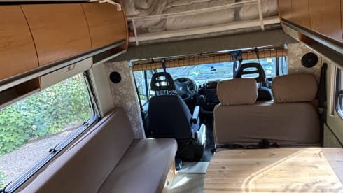 De Comfort Cruiser – Your Own Home on Wheels! Luxurious, Spacious and Reliable Hymer Alcove Camper