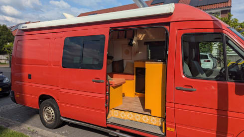 Norbert – 2p Volkswagen bus from 2004