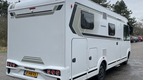 Very new and luxurious 4 person integrated camper Weinsberg CaraCore 650 MEG
