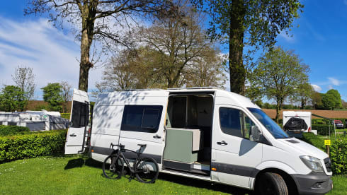 2p Mercedes-Benz campervan uit 2018