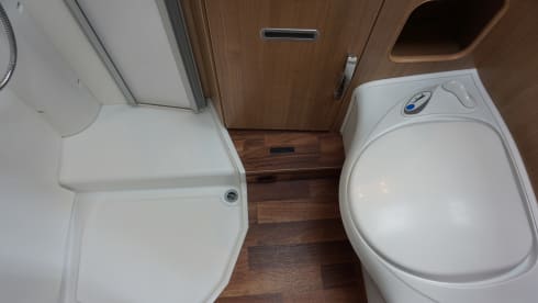 Kap – 4 person Hymer integrated with length beds!