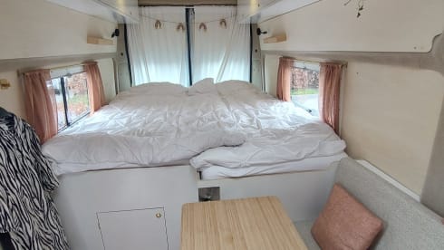 Koos – Large bed for the taller camper - Off-grid Fiat Ducato 