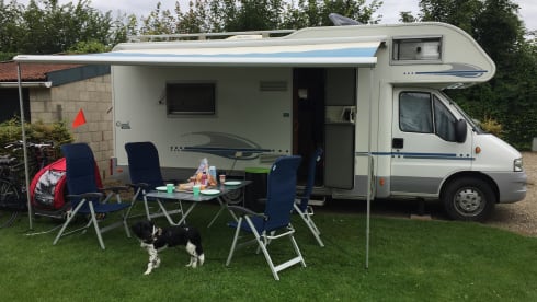 Nette ruime Adria Familie camper