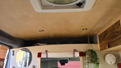 Herdy 🐑 – ✨ Luxuriöser Campervan mit 2 Schlafplätzen – nur für Erwachsene | Autarkie-fähig | Hundefreundlich ✨