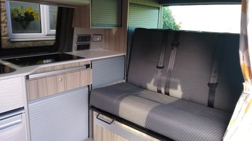 Lovely 4 Berth Campervan VW T5.1 - Adventure Awaits!
