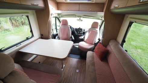 Beautiful compact but spacious camper ADRIA Matrix 590SG