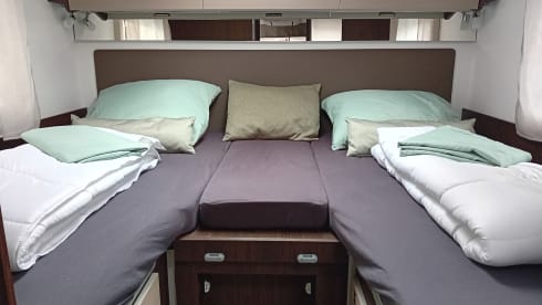 New Benimar Cocoon 463 10/2022 with silent roof air conditioning