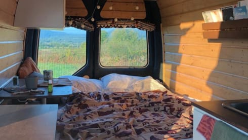 Feel at home in this DIY camper and go on a journey of discovery!