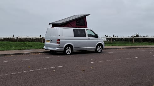 Campie – Volkswagen 'Poptop'  T5 Transporter Camper-van 