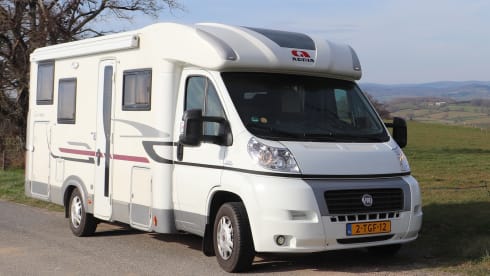 4-5 person Adria Coral S-680 SP