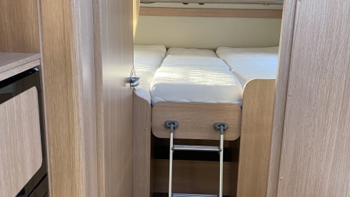 Bono – Family camper with pull-down bed and length beds