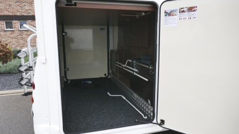 Beautiful 2 to 5 person MC Louis Sovereign 60G motorhome