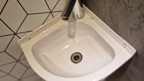 SKYE – OFF-GRID 2 berth Shower Kitchen Heating - bedding included - Campervan