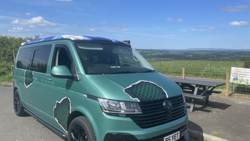 Innes – 4 berth Volkswagen campervan 2022 Wi-Fi 240v Battery for off grid travel