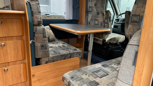 Fiat adriatik 650SL Coral met vast bed 4 persoons