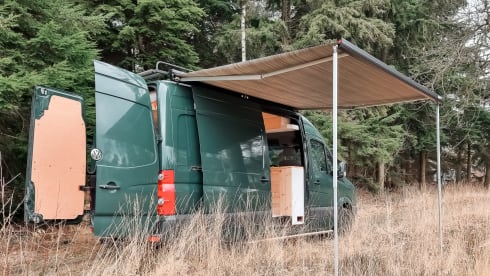 Highlander – Fast, cool and cozy camper bus!
