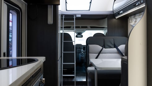 UYD – 6 Person Large Motorhome | Family | Bunkbed & Overcab | Air Conditioning