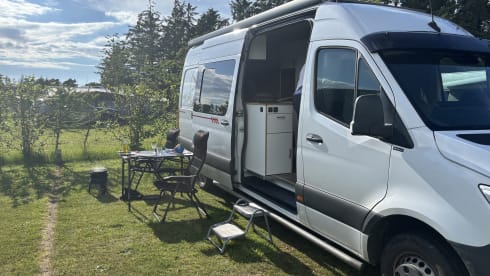 camping-car de luxe avec lit longitudinal