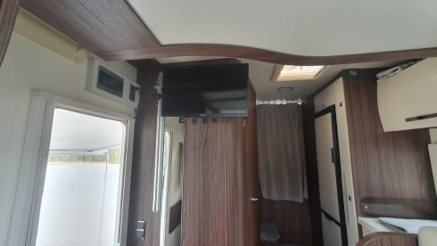 Mariette – Enjoy our luxury Benimar 442