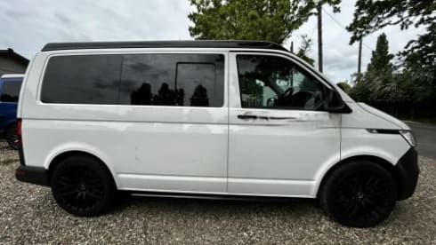 YR71KTO NOMAD LONDON – 4 Berth Nomad Camper LONDON - ROMFORD