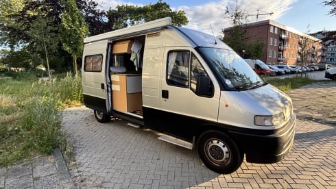 Henk – 2 persoons Fiat Ducato bus uit 1997 met optie voor baby