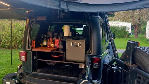 W R A N G L E R . – Jeep Wrangler Rubicon avec remorque tout-terrain en option RS Camp ES-3 (<750 kg)
