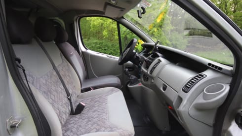 Viv – Handy and complete bus camper