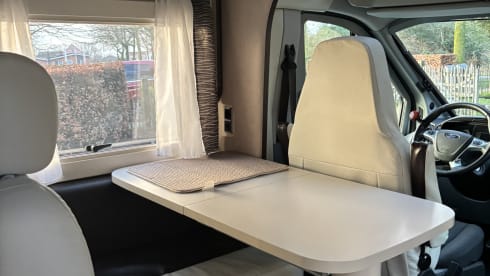 Cemi-casa-on-weels – 4p Benimar semi-integrated uit 2017