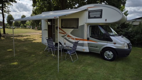 3p Renault Rapido integrated retro camper