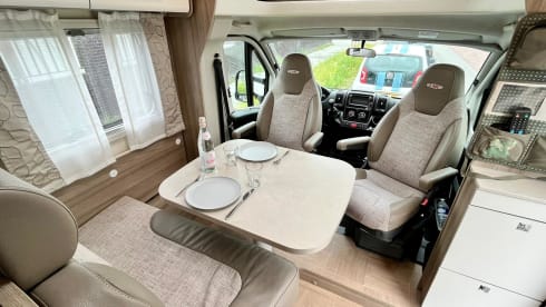 Romantic Luxury Camper – 2p LMC semi-integrated from 2020