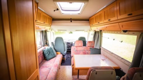 Early bird rate 2025 Lovely comfortable Hymer Camper   