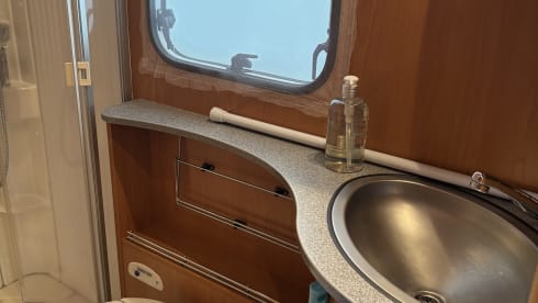 Dethleffs semi-integrated uit 2006 – 4p Dethleffs semi-integrated from 2006